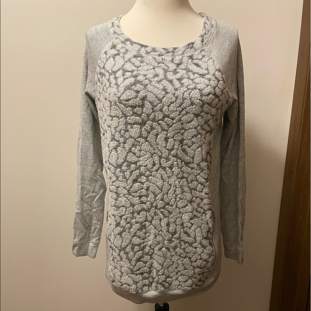Lou & Gray Sweater Animal Print With Zip Pockets